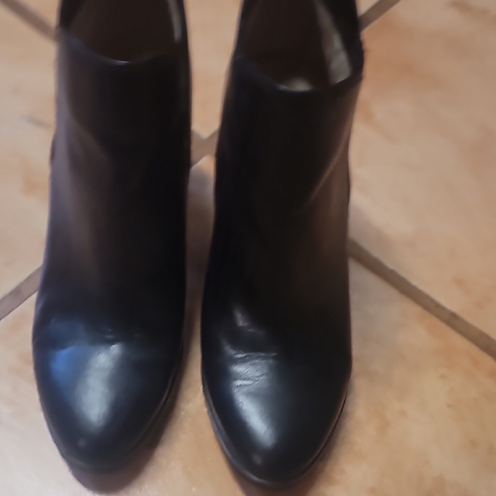 Michael Kors Black Ankle Booties Sleek Design - Picture 4 of 6